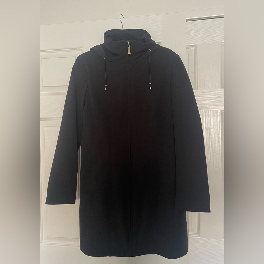 Flattering high neck with hood waterproof hooded midi coat. Missing belt*